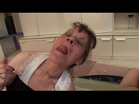 ❤️ Två mormödrar och en farfar har en trekant ❤ Anal video at sv.sexvideosex.top ﹏