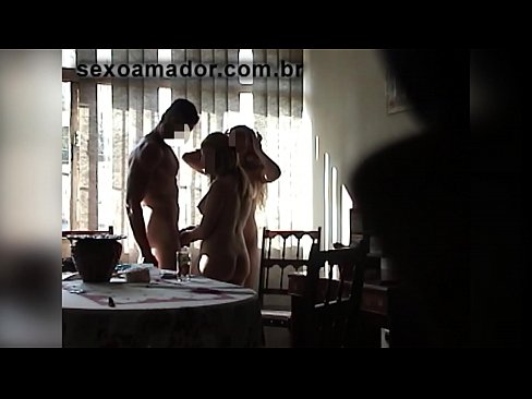 ❤️ Sexvänner bjuder in en gigantisk man och en trekant med honom ❤ Anal video at sv.sexvideosex.top ﹏