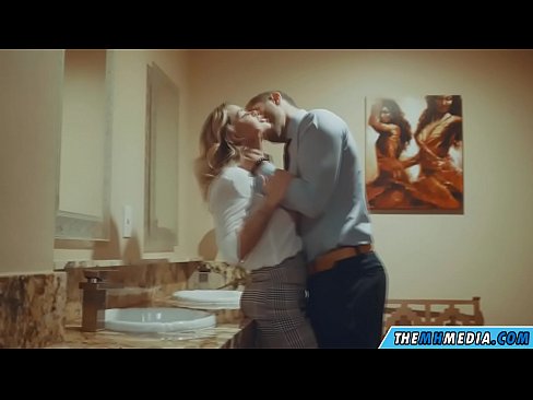 ❤️ När en bystig blondin förför dig på en offentlig toalett ❤ Anal video at sv.sexvideosex.top ﹏